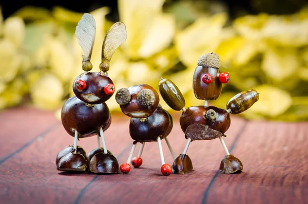 Tres figuras de castaño — Foto de Stock