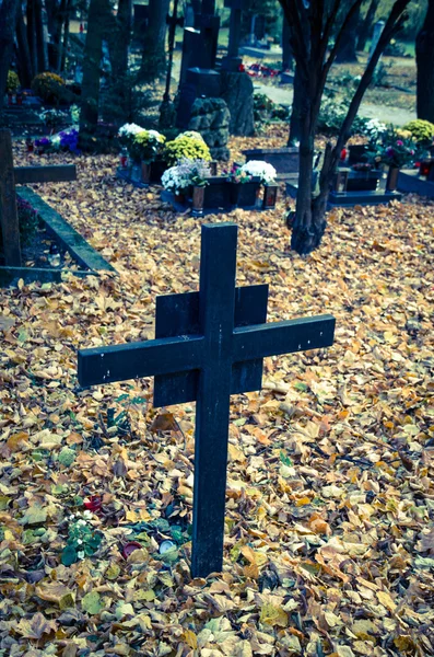 Cross in cemetery — Stock Photo, Image