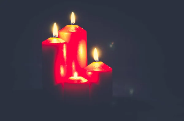 Copiar Conceito Espaço Com Quatro Velas Queima Vermelho Fluindo — Fotografia de Stock