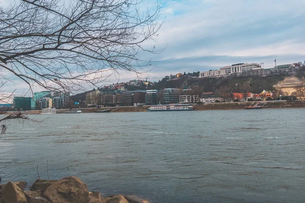 Vista Para Bratislava Castelo Slovakia Lado Oposto Rio Danúbio Europa — Fotografia de Stock