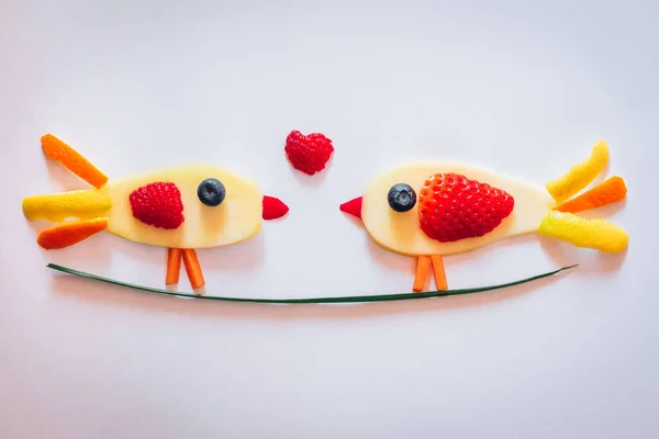 Two Birds Made Mango Strawberry Grape Blueberry Isolated White Backgrounds — Stock Photo, Image