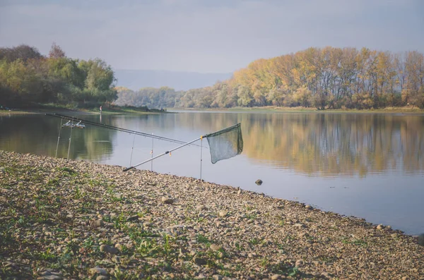 Vissen Vangen Bij Rivier Kleurrijke Herfsttijd — Stockfoto