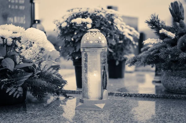 Burning Candles Chrysanthemum Flowers Symbols Other Adornments Graves Cemetery All — Stock Photo, Image