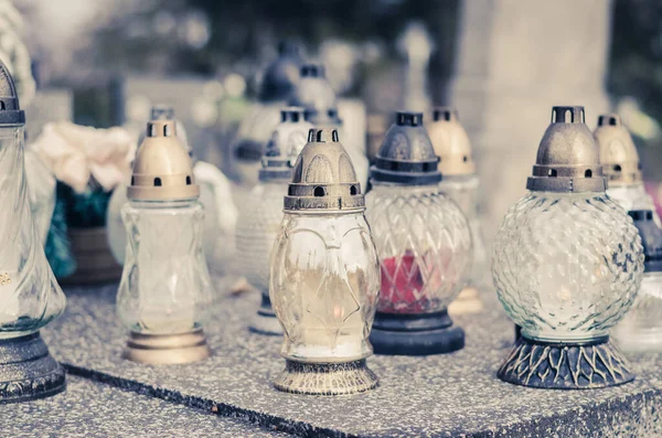 Burning Candles Lanterns Graves Cemetery — Stock Photo, Image