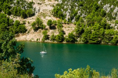 deniz üzerinde tekne