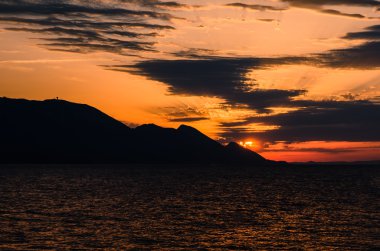 dağ manzarası, koyu pembe günbatımı