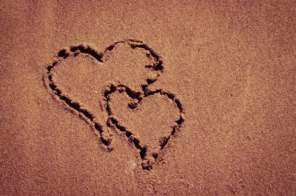 Coeurs attirés dans le sable — Photo