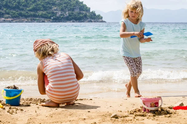 Barn på seaside — Stockfoto