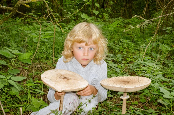 Girl with giant parasol mushroom — Stock Photo, Image