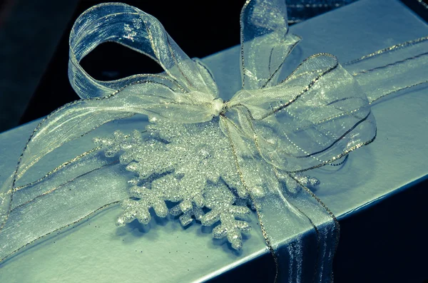 Snowflake and ribbon decoration — Stock Photo, Image