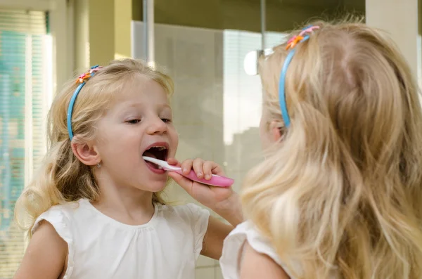 Blond girl brushing teeth — Stock Photo, Image