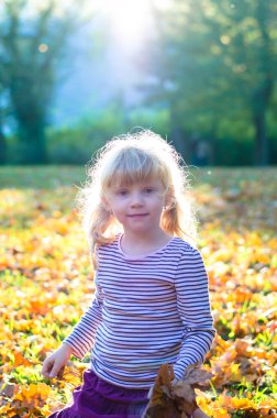 sonbahar Park sarışın kız