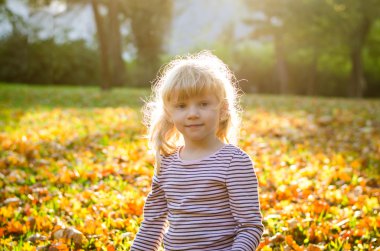 sonbahar Park sarışın kız