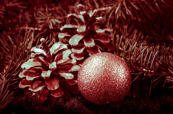 Kırmızı Noel topları dekorasyon — Stok fotoğraf