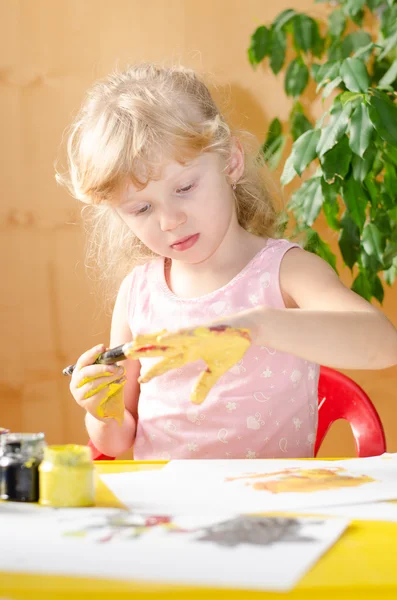 Menina jogando — Fotografia de Stock