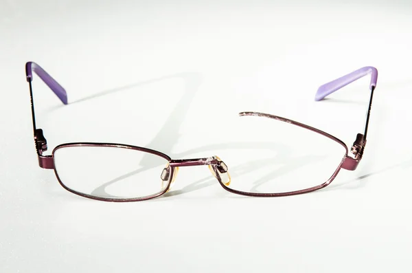 Broken eyeglasses — Stock Photo, Image