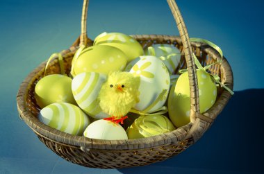 sepet retro Paskalya yumurtaları 