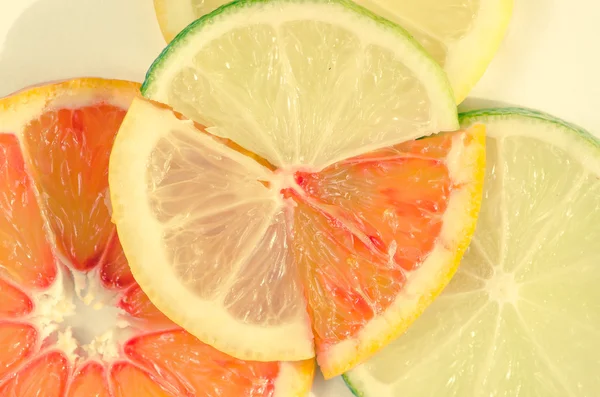 Gefilterte Wirkung von Limetten, Zitronen und Orangenscheiben — Stockfoto