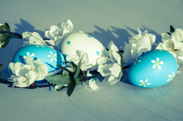 Ovos de Páscoa azuis e brancos — Fotografia de Stock