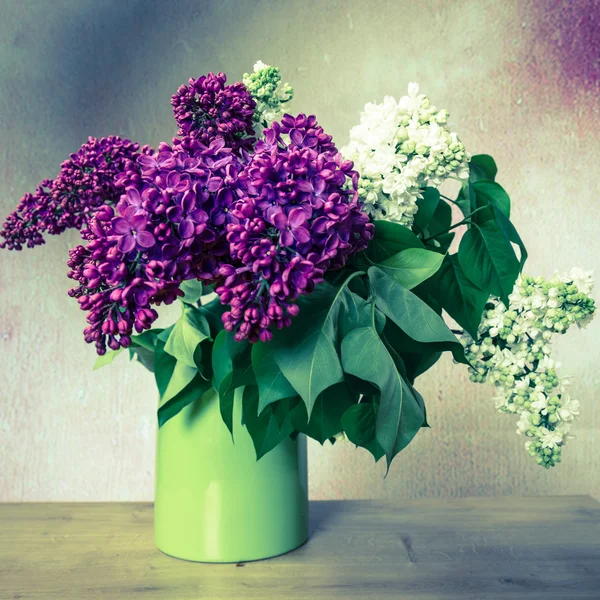花瓶中的紫丁香 — 图库照片