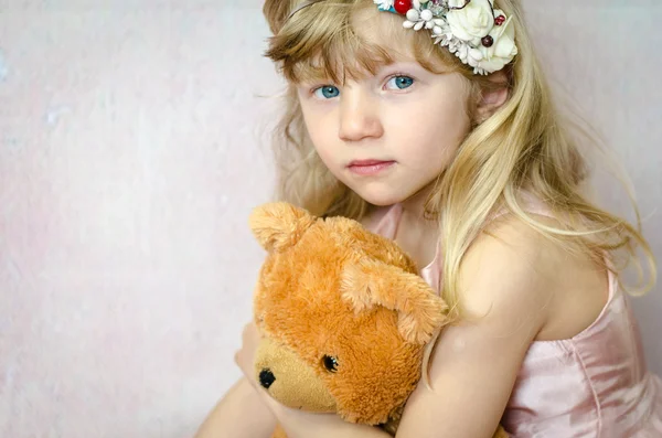 Beautiful blond girl — Stock Photo, Image