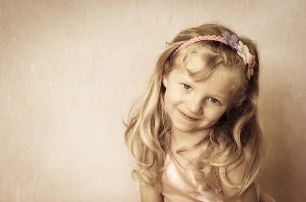 Menina loira bonita — Fotografia de Stock