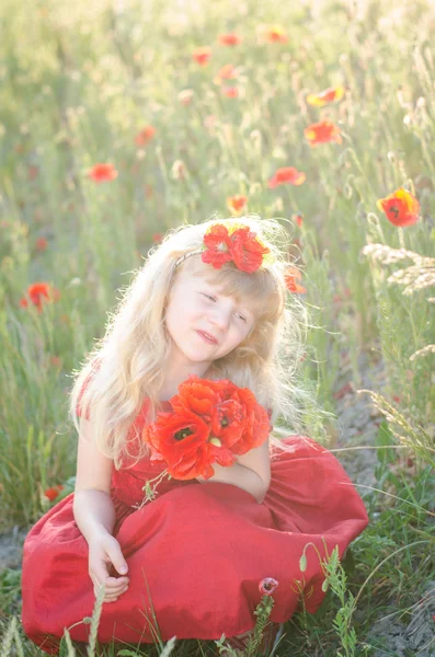 Menina loira com flores — Fotografia de Stock