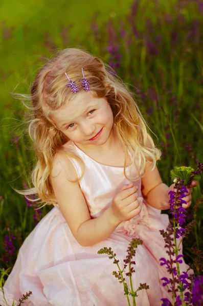 Beautiful little girl — Stock Photo, Image