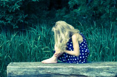 sarışın kız arka görünüm