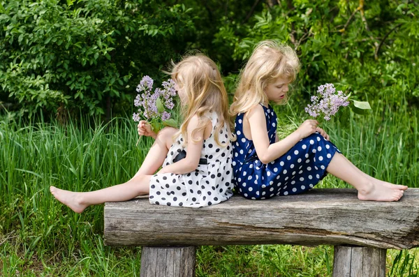 Two blong girls — Stock Photo, Image