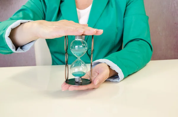 Hands holding hourglass — Stock Photo, Image