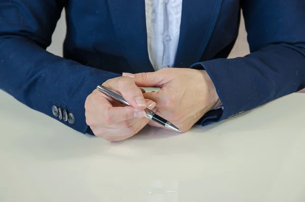 Hände mit Stift Geschäftskonzept — Stockfoto