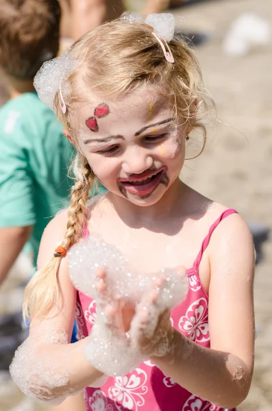 Chica en fiesta de espuma — Foto de Stock