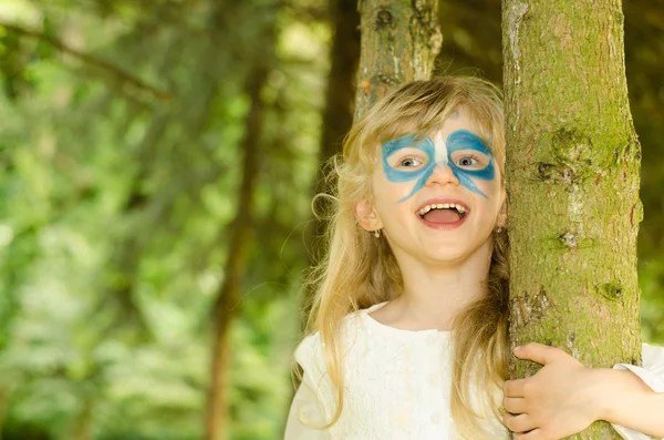 Blondes Mädchen mit Kinderschminken — Stockfoto