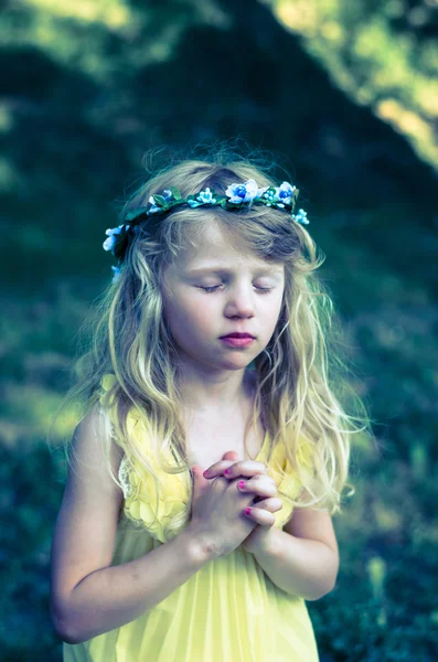 Praying girl — Stock Photo, Image