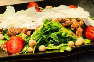 Sağlıklı sebze salatası