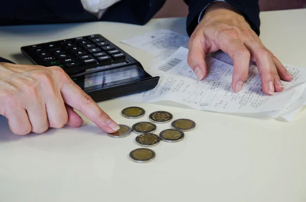 Geld, ontvangst en calculator — Stockfoto