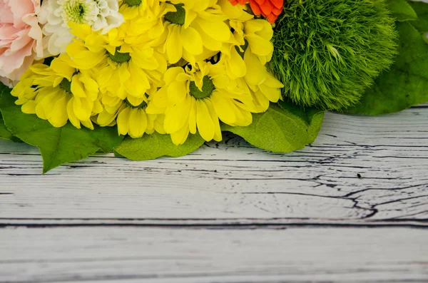 Букет барвистих квітів — стокове фото
