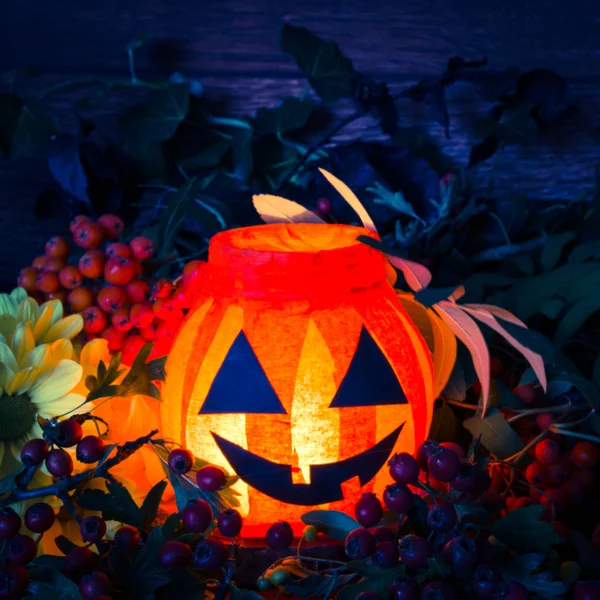 Belysta halloween pumpa burk dekoration — Stockfoto