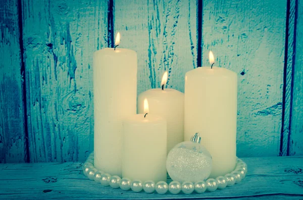 Velas ardientes blancas — Foto de Stock