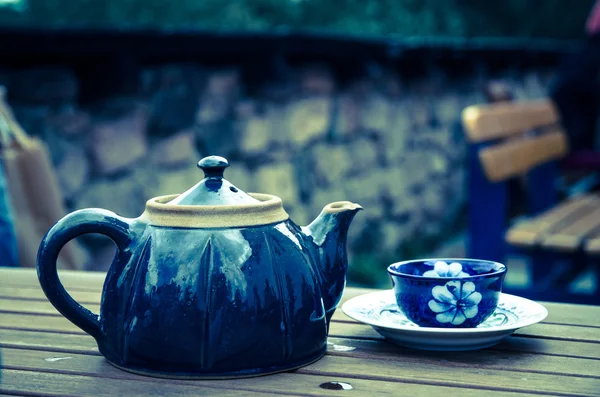çaydanlık ve teacups dekorasyon