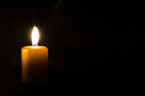 La mort d'un enfant Depositphotos_84920242-stock-photo-burning-candle