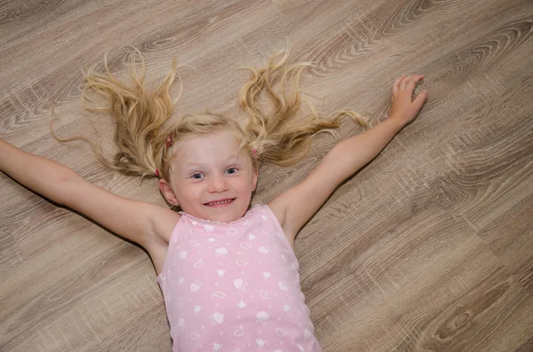 Smiling girl — Stock Photo, Image