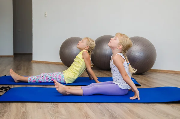 Children in the gym — Stock Photo, Image