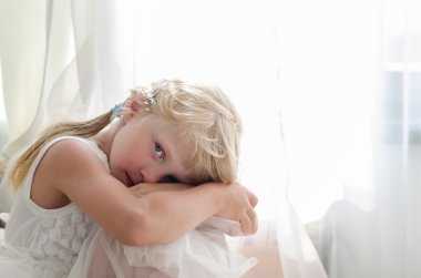 küçük sarışın kız