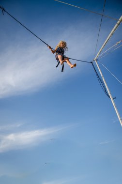 cesur yüksek kadar gökyüzü atlama