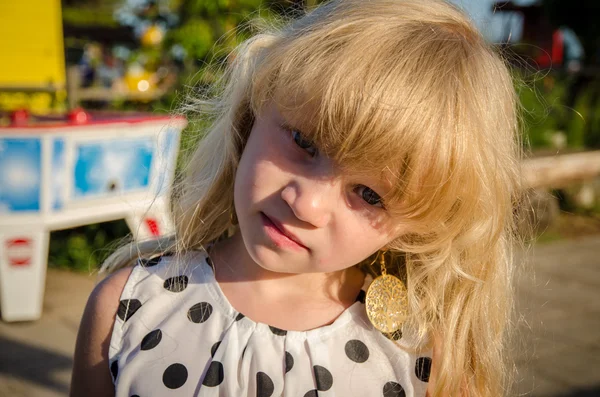 Loira menina retrato — Fotografia de Stock