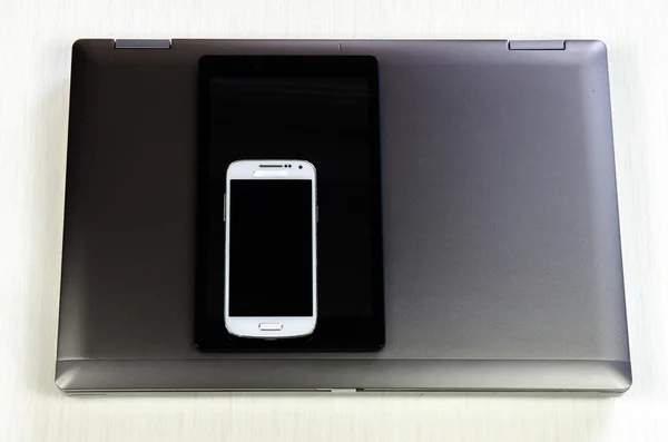 Ordinateur portable, tablette et smartphone — Photo