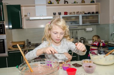 güzel kız pişirme