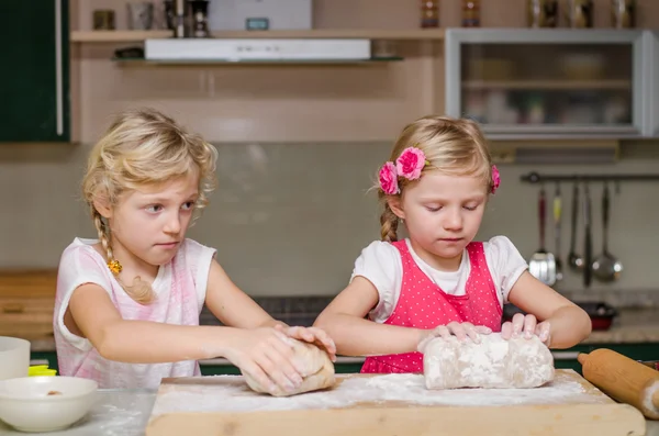Kids working in kitchen — Stock Photo, Image